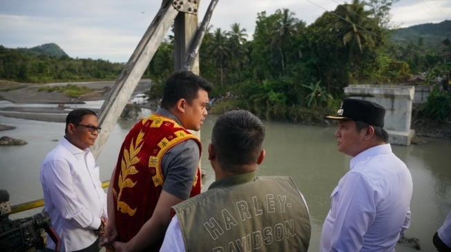 Bobby Nasution Janji Bangun Jembatan Ambruk di Nias Barat Tahun Ini