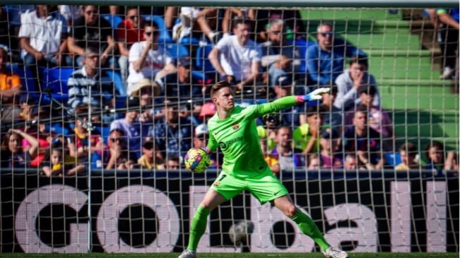 Kiper Pegang Bola Ada Batas Waktunya, Berapa Lama Sih?