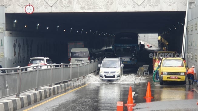 Belum Surut Sejak Semalam,Underpass Kentungan Kembali Lumpuh Diterjang Banjir