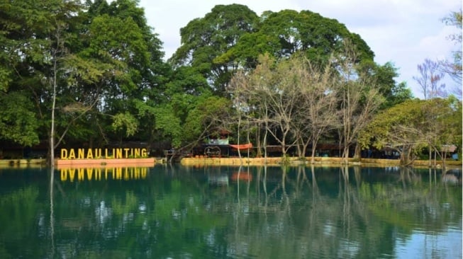 Menyaksikan Keelokan Danau Linting, Airnya Hangat Tanpa Bau Belerang