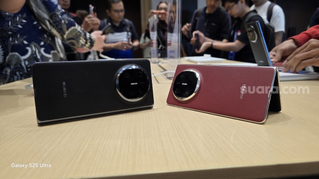 Huawei Mate X6 yang resmi meluncur ke Indonesia pada Selasa (11/3/2025). [Suara.com/Dicky Prastya]
