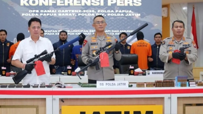 Warga Bojonegoro Pasok Senjata Ilegal ke KKB Papua, 5 Senpi dan Ratusan Amunisi Diamankan