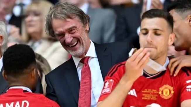 Sir Jim Ratcliffe: Manchester United Kehabisan Uang [Instagram @sir.jimratcliffe]