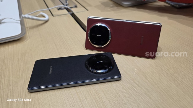 Huawei Mate X6 yang resmi meluncur ke Indonesia pada Selasa (11/3/2025). [Suara.com/Dicky Prastya]