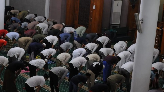 Jadwal Imsak Kota Padang perlu diketahui sebelum menunaikan salat subuh berjamaah. [Dok. Antara]