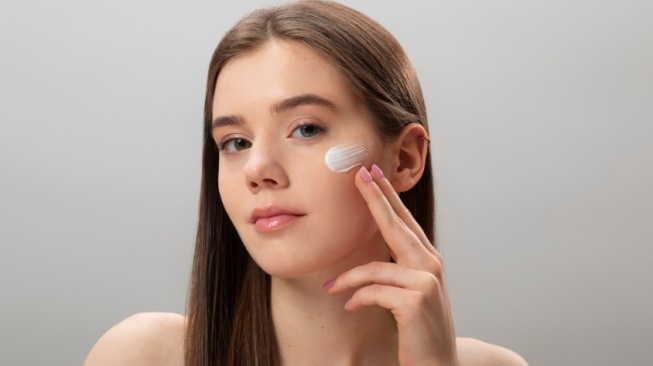 3 Moisturizer untuk Acne-Prone Skin, Bye Kemerahan dan Kulit Kering!