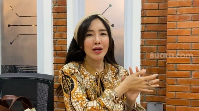 Ucie Sucita saat menghadiri acara ulang tahun Suara.com yang ke-11 di kawasan Jakarta Timur pada Selasa (11/3/2025). [Suara.com/Tiara Rosana]