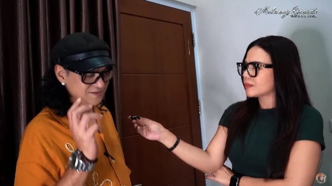 Potret kos Nunung. (YouTube/Melaney Ricardo)