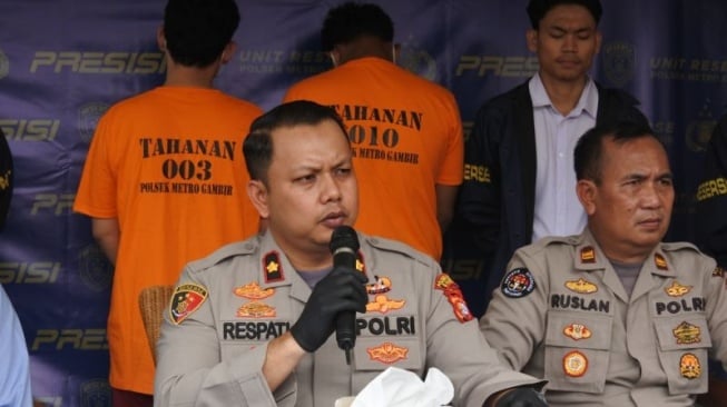 Polres Metro Jakarta Pusat Tangkap Dua Pengedar Narkotika Bermodus Konsultan Spiritual