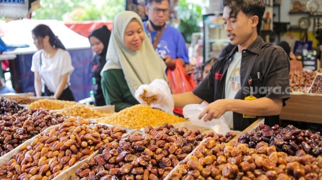 Kurma Laris Manis di Pasar Tanah Abang, Harga Mulai Rp40.000/kg