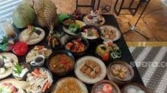 Berbuka puasa harus dengan menu makanan yang sehat. [Dok. Suara.com]