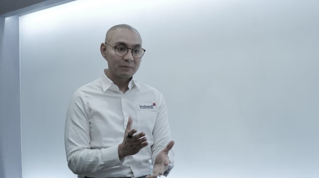 SVP-Head of Corporate Communications Indosat Ooredoo Hutchison, Steve Saerang mengatakan Artificial Intelligence setara dengan penemuan akbar mesin uap pada 1700an yang mendorong revolusi industri. [Suara.com/Adit Rianto Saputro]