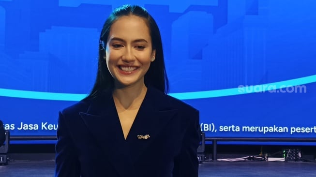 Pevita Pearce di Kuningan, Jakarta Selatan pada Rabu (12/3/2025). [Suara.com/Rena Pangesti]