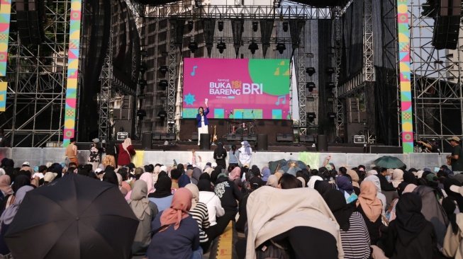 BRI Festival 2025 Hadir, Ribuan Pengunjung Siap Nikmati Buka Bareng dengan Kuliner dan Hiburan Seru