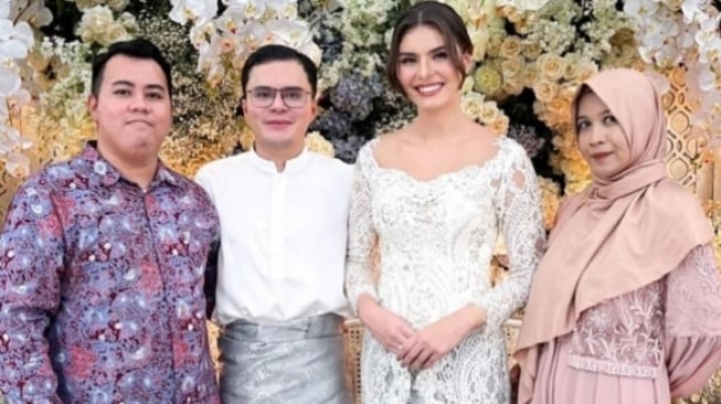 Dokter Oky Pratama dan istri, Sarah Maria (Instagram)