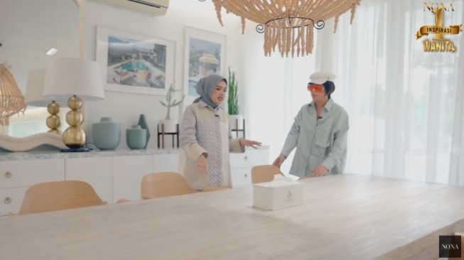 Ruang belajar anak di rumah mewah Linda Anggrea CEO Buttonscarves. [YouTube/NONA]