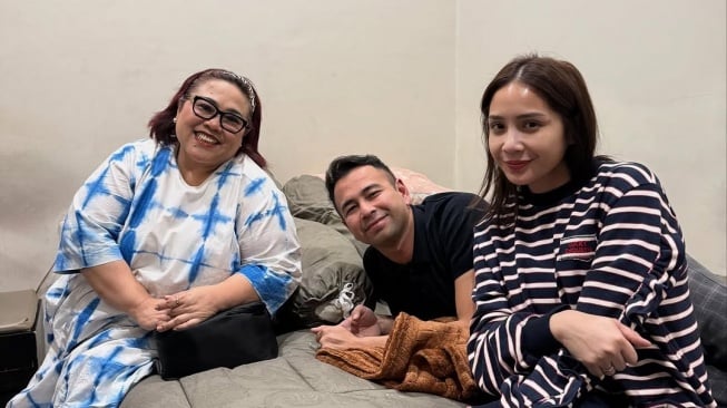 Pasangan Dermawan, Nagita Slavina dan Raffi Ahmad Kompak Bantu Ekonomi Nunung Srimulat