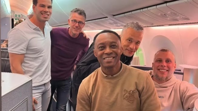 Patrick Kluivert akan dibantu oleh staf pelatih timnas Indonesia yang sudah melakukan perjalanan ke Tanah Air. (Instagram/@futboll.indonesiaa)