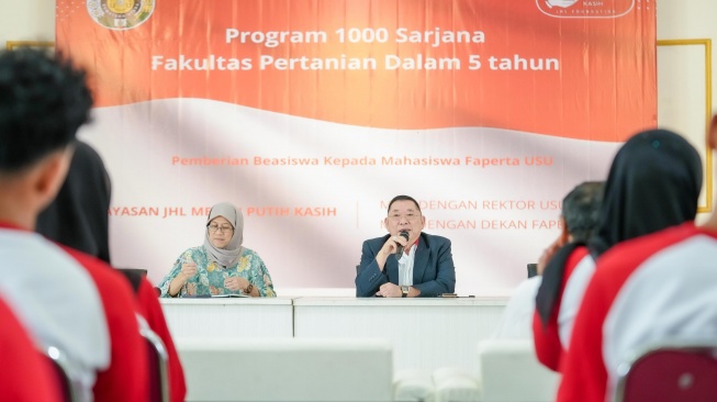 Ketua Dewan Penasehat JHL Foundation Merah Putih Kasih, Jerry Hermawan Lo dalam kuliah umum di  Fakultas Pertanian USU. [Istimewa]