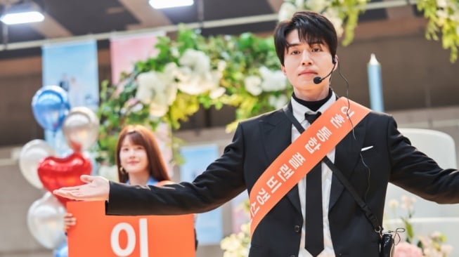 Alami Perceraian 3 Kali, Ini Peran Lee Dong Wook di The Divorce Insurance