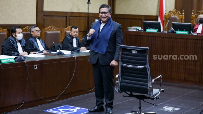 Sekjen DPP PDI Perjuangan Hasto Kristiyanto saat menjalani sidang perdana di Pengadilan Tipikor, Jakara, Jumat (14/3/2025). [Suara.com/Alfian Winanto]