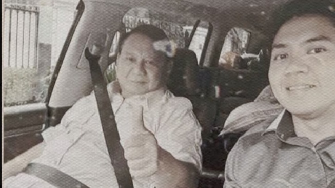 Momen Lawas Kedekatan Prabowo dan Mayor Teddy Saat Naik Mobil Mewah Jadi Sorotan, Fortuner Kalah Kelas