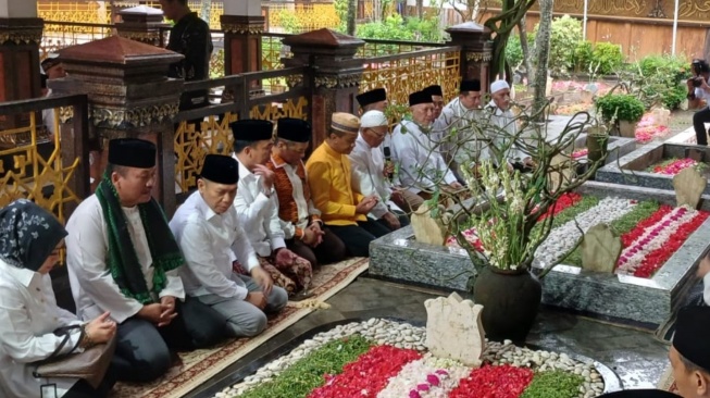 Ketua Umum Partai Golkar, Bahlil Lahadalia, berkunjung ke Pondok Pesantren Tebuireng di Jombang, Jawa Timur, Jumat (14/3/2025). (Dok: Golkar)