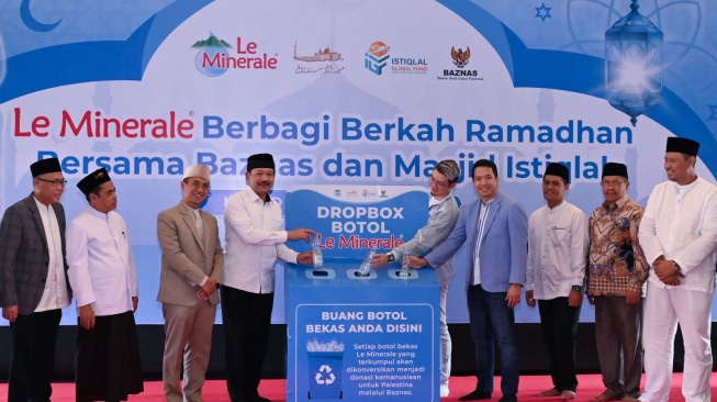 Berbagi Berkah Ramadan, Le Minerale bekerjasama dengan BAZNAS Ajak Jemaah Istiqlal Salurkan Bantuan ke Palestina