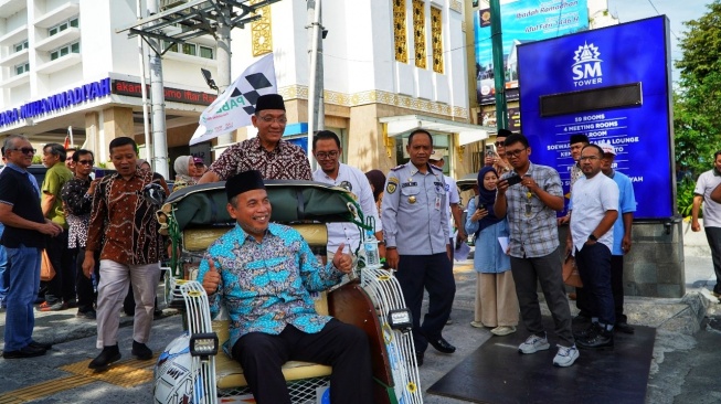 Berdayakan Tukang Becak Kayuh di Bulan Ramadan, Muhammadiyah Bagikan Becak Listrik 1912