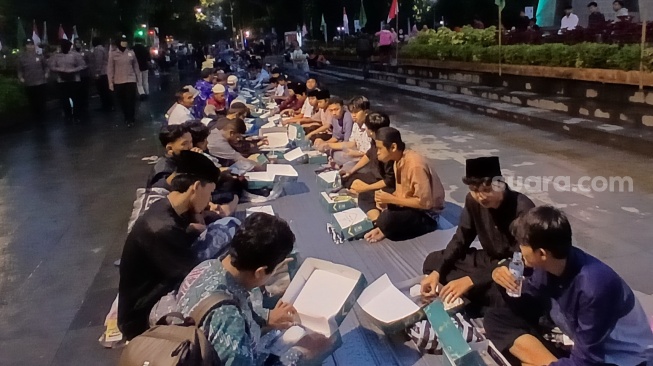 Catatkan Rekor MURI, Ini Cerita Buka Puasa Bersama Terpanjang di Solo