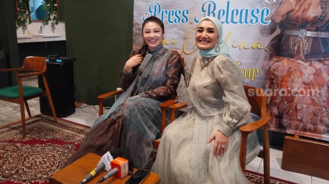 Nini Carlina dan Fitri Carlina ditemui di Rawamangun, Jakarta Timur pada Jumat (14/3/2025) [Suara.com/Rena Pangesti]