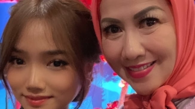 Potret Venna Melinda saat bukber dengan Fuji dan Verrell Bramasta. [Instagram/@vennamleindareal]