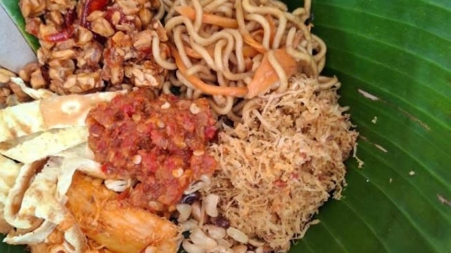 Kuliner unik Bali yaitu Nasi Jinggo. (Instagram)