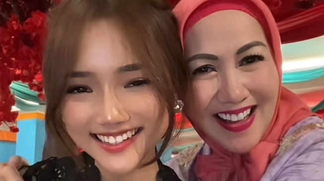 Bikin TikTok Bareng, Venna Melinda Dibandingkan dengan Mantan Calon Mertua Fuji Terdahulu