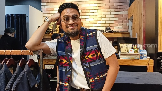 Bukan Cuma Stylish, Imam Darto Punya Alasan Keselamatan Pilih Jeans jadi Fashion Item