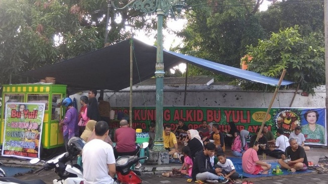 Warung Nasi Kuning Bu Yuli yang biasa jadi pilihan warga Jogja santap sarapan. (Instagram)