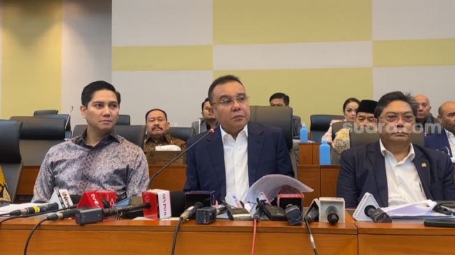 Wakil Ketua DPR RI, Sufmi Dasco Ahmad. (tengah) (Suara.com/Bagaskara)