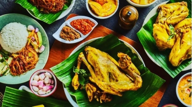 3 Kuliner Ayam Goreng Legendaris di Jakarta, Gurihnya Bikin Nostalgia!