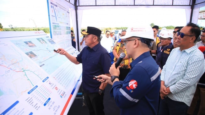 Ruas jalan tol Palembang-Tol difungsikan saat libur lebaran, Gubernur Herman Deru meninjau lokasi jalan tol.