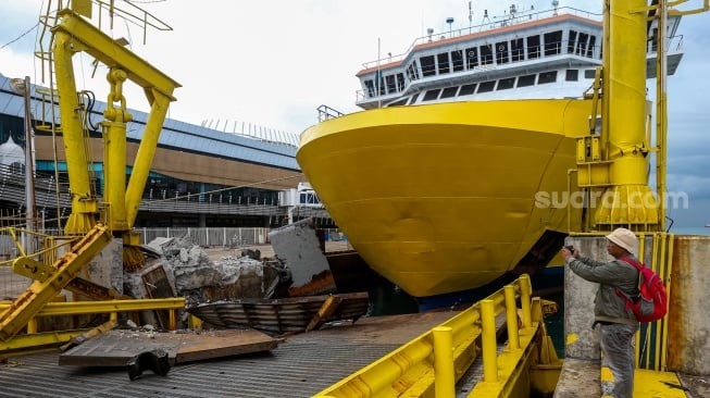 Detik-detik KMP Portlink III Tabrak Jembatan Bergerak di Dermaga Eksekutif Merak