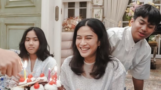 Dian Sastro rayakan ulang tahun bersama anak yatim (Instagram)