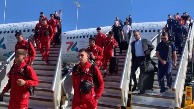 Pemain Timnas Indonesia turun dari pesawat di Bandara Sydney, Australia. (Istimewa)