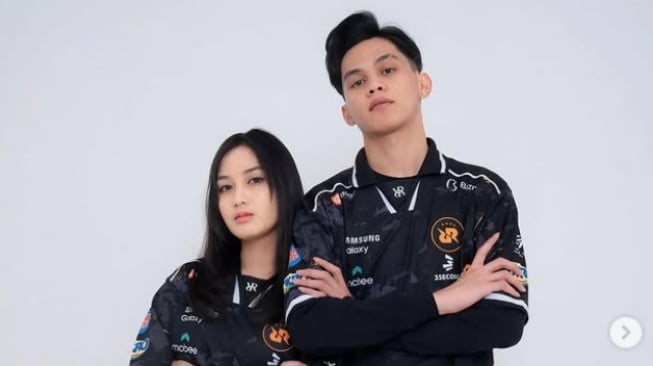 Gold Laner terbaik di Mobile Legends, RRQ Skylar dan pacarnya [Dok Instagram @skylar]