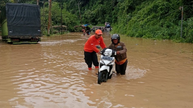 Banjir di Kabupaten Tapanuli Selatan. [dok BPBD Kabupaten Tapanuli Selatan]