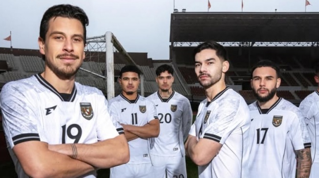 Suara.com memprediksi Maarten Paes tetap menjadi pilihan utama di bawah mistar gawang, mengingat performanya bersama FC Dallas dan pengalaman enam caps bersama Timnas Indonesia.(IG Timnas Indonesia)