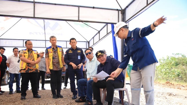 Gubetrnur Herman Deru cek tol Palembang-Betung jelang arus mudik lebaran