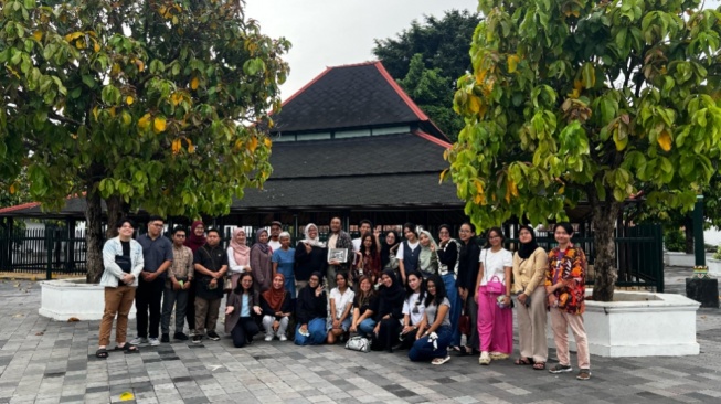 Menelusuri Sejarah Tenggara Kraton Yogyakarta Bersama Alon Mlampah dan Rotaract