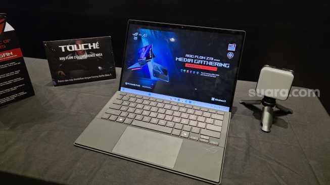 Asus ROG Flow Z13 resmi diluncurkan ke Indonesia pada Selasa (18/3/2025). [Suara.com/Dicky Prastya]