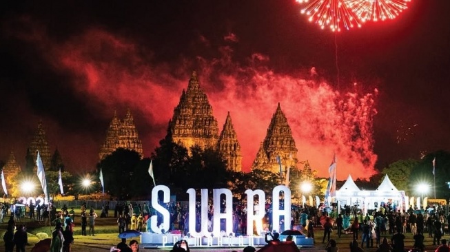 Suasana Candi Prambanan di DIY saat pentas musik. (Instagram/@prambananpark)