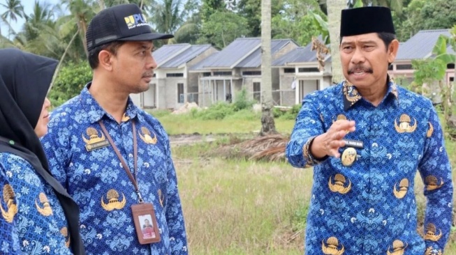 Wakil Bupati (Wabup) Penajam Paser Utara (PPU), Kalimantan Timur (Kaltim), Abdul Waris Muin (kanan). [ANTARA]